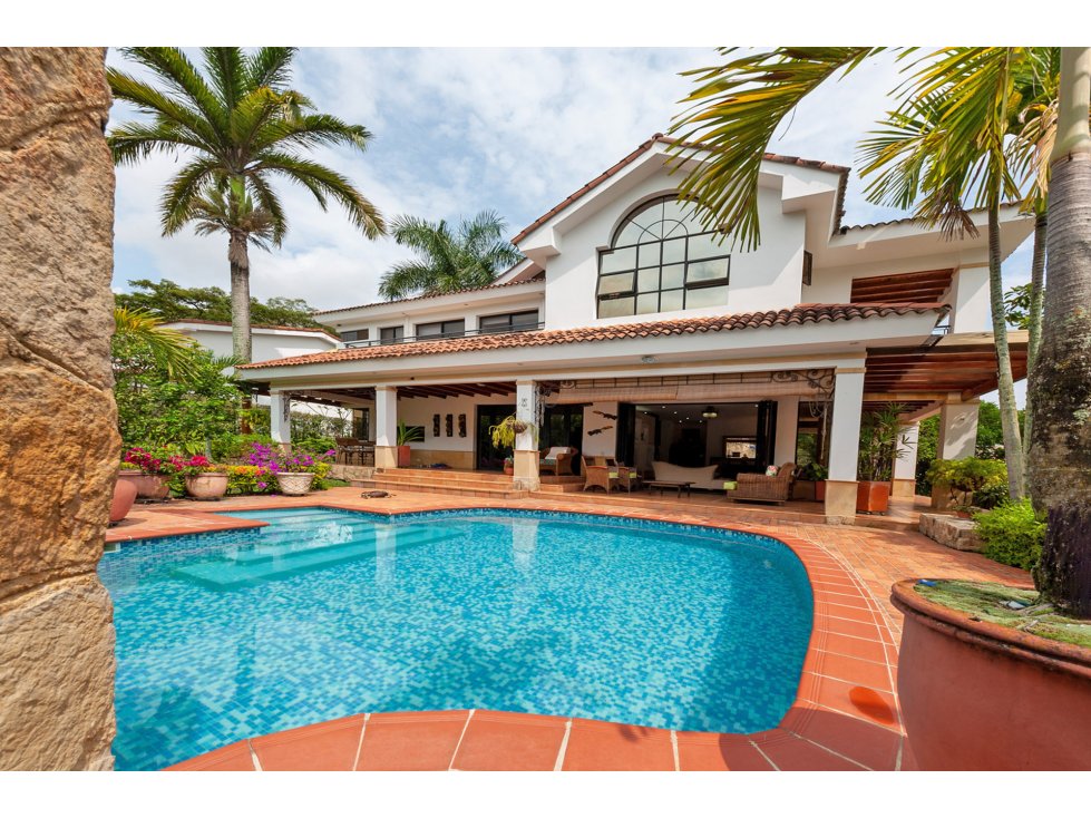 EN VENTA CASA DISEÑO CONTEMPORANEO EN CONDOMINIO EN PANCE