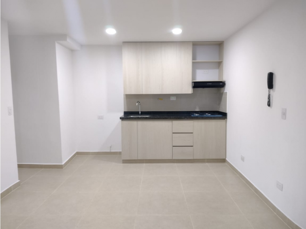 Se Vende Apartamento de 3 alcobas con parqueadero en Laureles. — foto 3