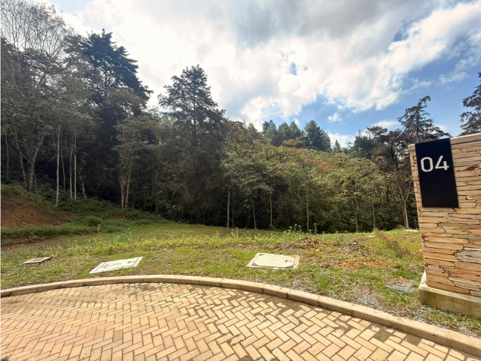 Lote en Venta Envigado (Transversal de la Montaña)