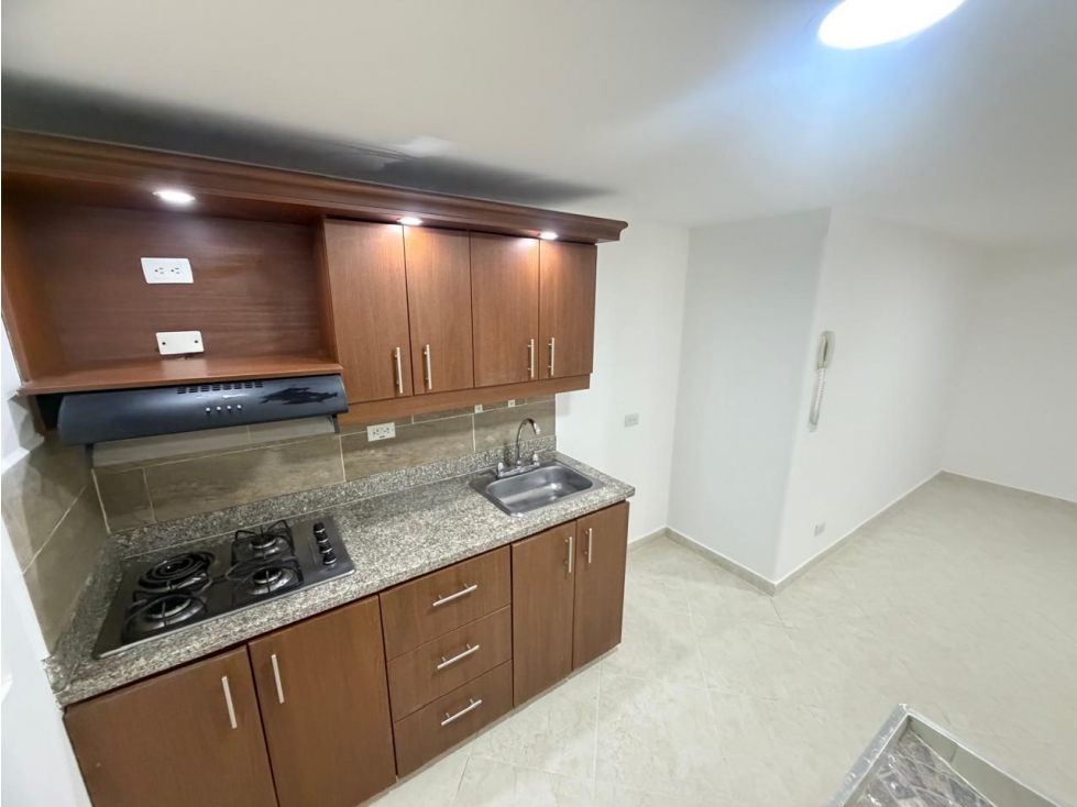 ARRIENDO APARTAMENTO EN LAURELES CON PARQUEADERO — foto 5