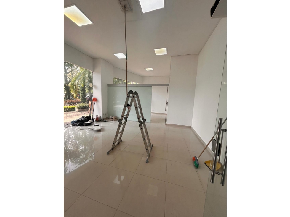 ALQUILER Y VENTA LOCAL COMERCIAL TORRE COSMOPLAZA TEQUENDAMA — foto 6