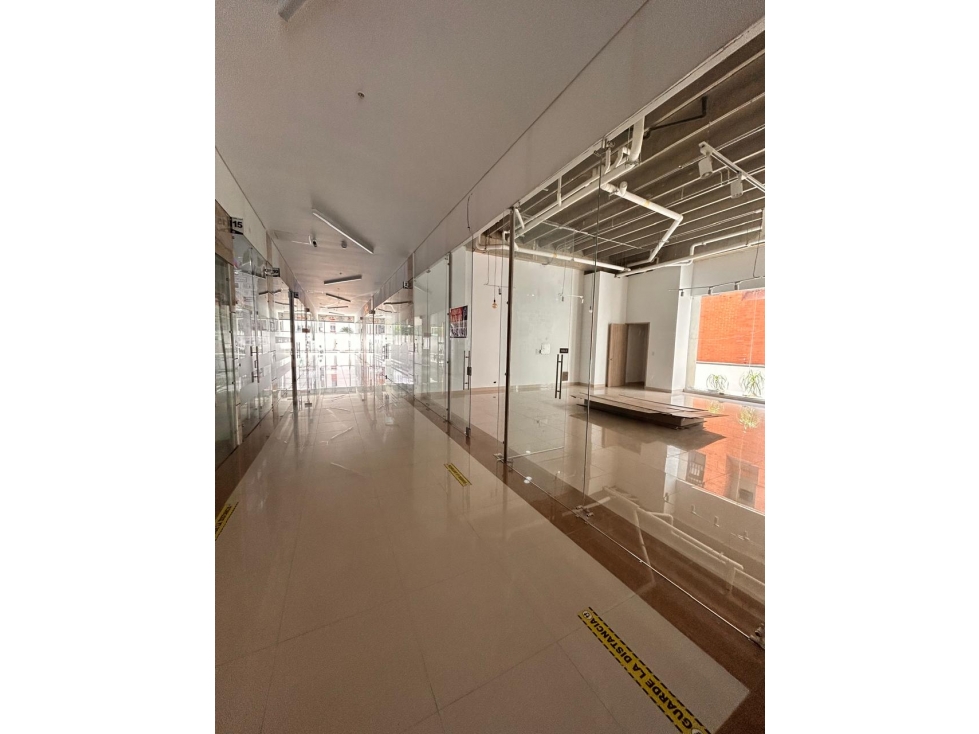 ALQUILER O VENTA DE LOCALES COMERCIALES EN TORRE COSMOPLAZA.SUR — foto 4