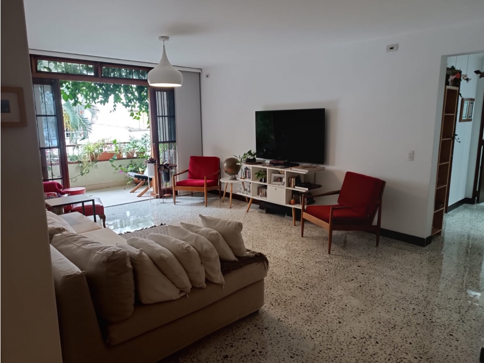 Se vende Apartamento Suraméricana Remodelado.