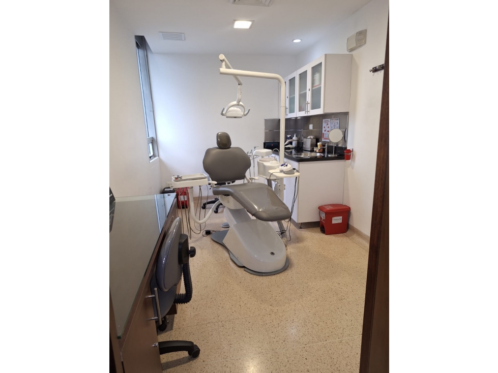 LOCAL EN ARRIENDO TORRE MÉDICA CIUDAD DEL RÍO