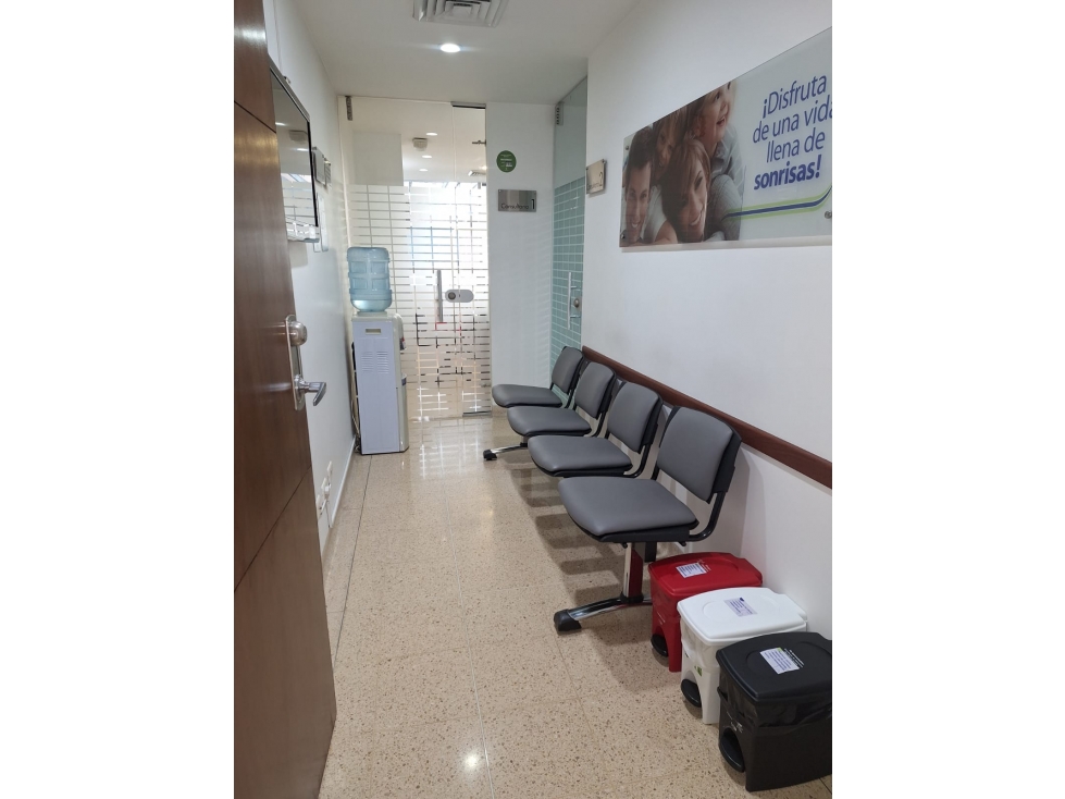 LOCAL EN ARRIENDO TORRE MÉDICA CIUDAD DEL RÍO — foto 3