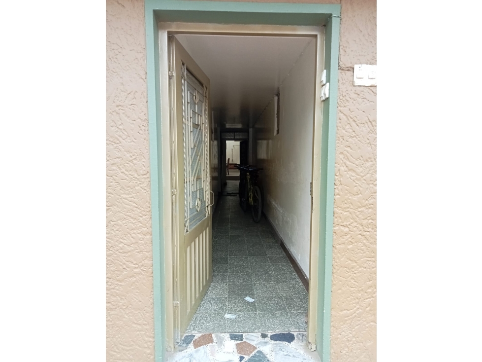 Vendo Casa de 3 pisos con 4 apartamentos 2 locales con baño — foto 3