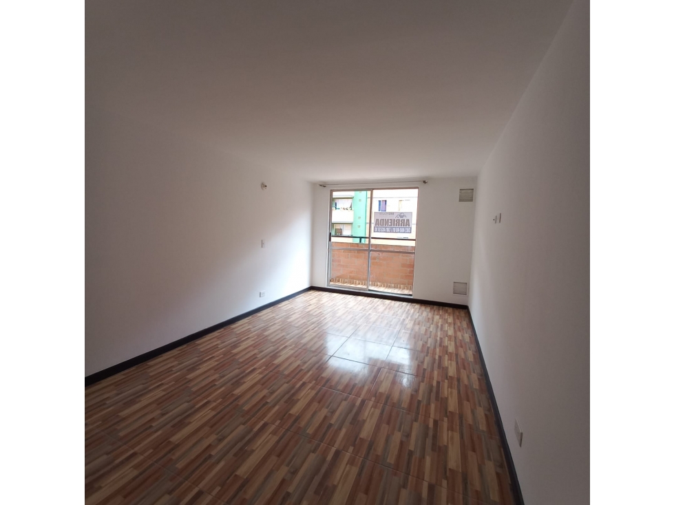 Se arrienda apartamento en los Alamos T9233