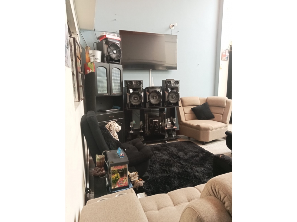 Vendo Casa de 3 pisos con 4 apartamentos 2 locales con baño — foto 5