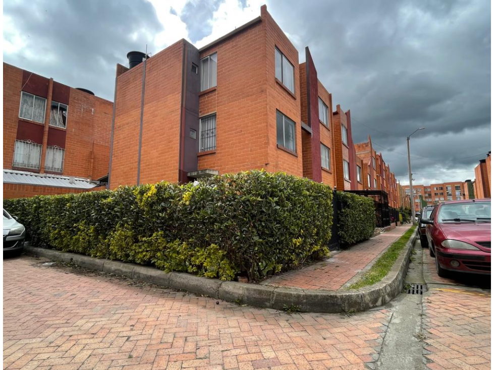 Vendo Casa Esquinera de tres pisos en Quintas de Villa María — foto 5