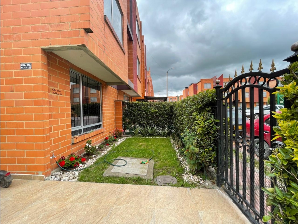 Vendo Casa Esquinera de tres pisos en Quintas de Villa María — foto 2