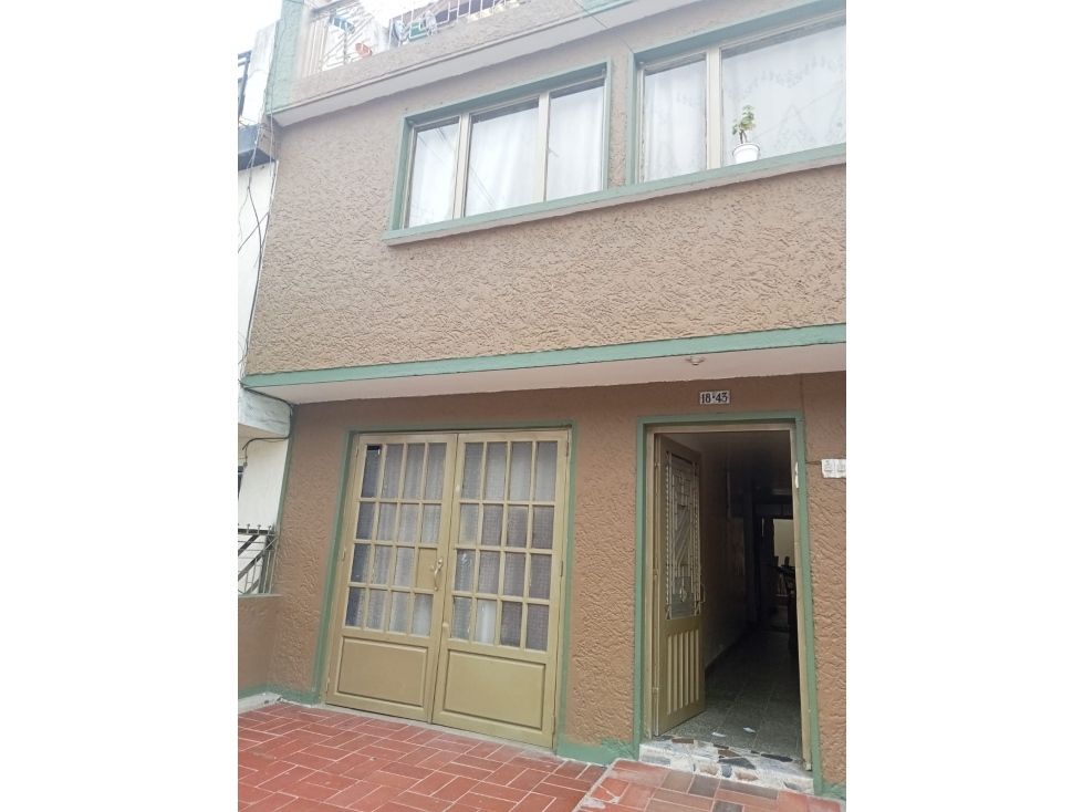Vendo Casa de 3 pisos con 4 apartamentos 2 locales con baño — foto 2