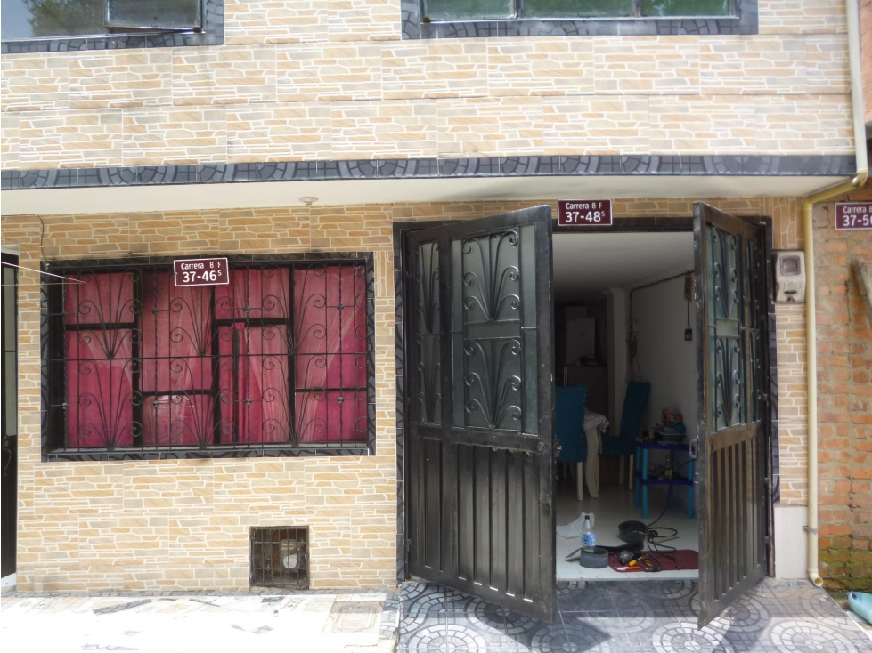VIV-669 VENTA CASA EN EL BARRIO SAN NICOLAS