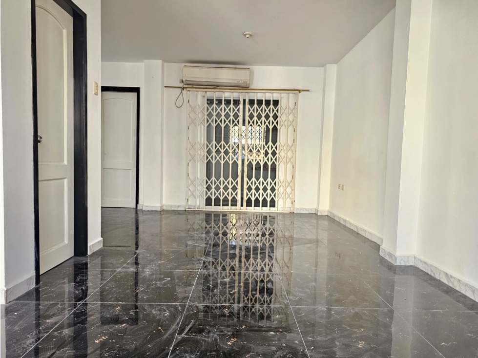 Casa de 3 dormitorios con piscina en Santa María, Manta - 5