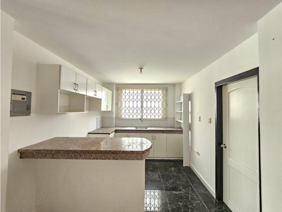 Casa de 3 dormitorios con piscina en Santa María, Manta - 2