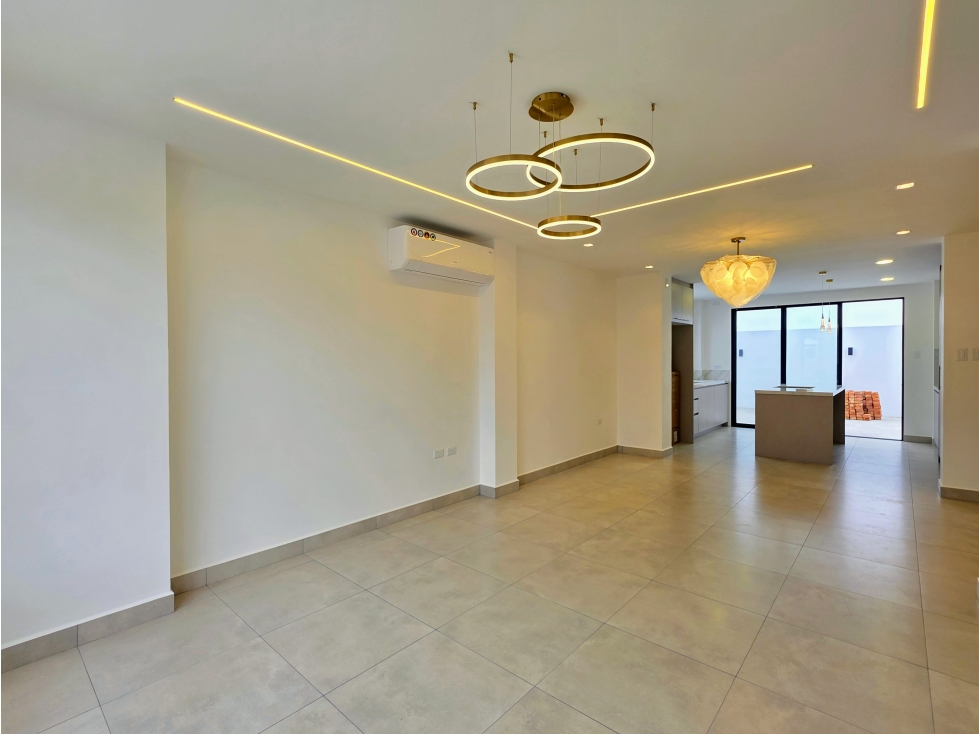 Vendo Casa con balcones de 4 dormitorios, Urbanización Costa - 2