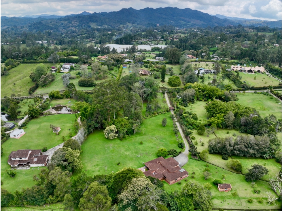 Fizebad Spectacular 18,665 m² Lot with Charming House