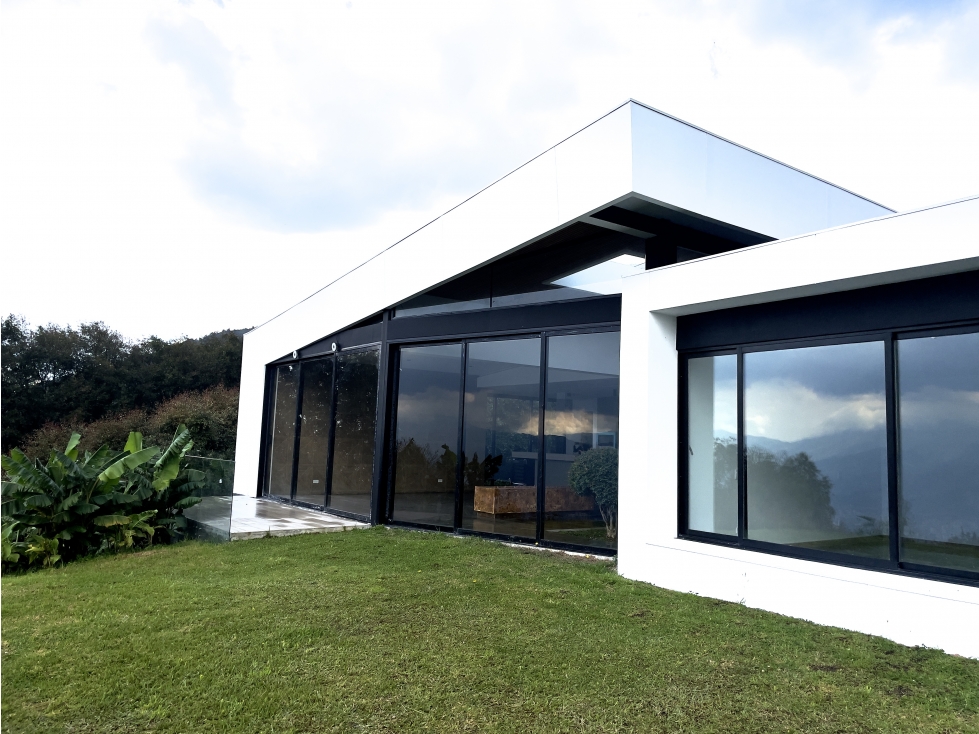 Exclusiva Casa en Venta en Las Palmas, Medellín | Diseño Moderno — foto 2