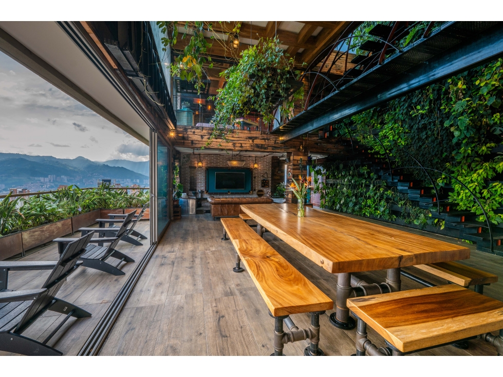 Panoramic Views and Architectural Brilliance in Provenza Penthouse