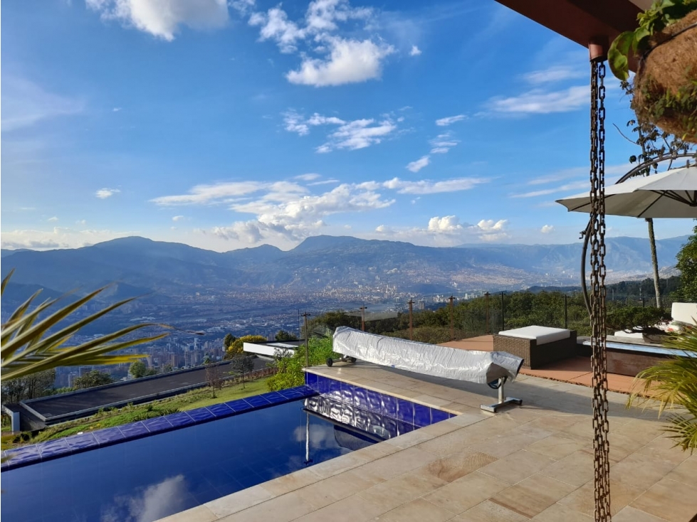 Casa de Lujo en Venta en El Poblado, Medellín | Vista Panorámica — foto 2