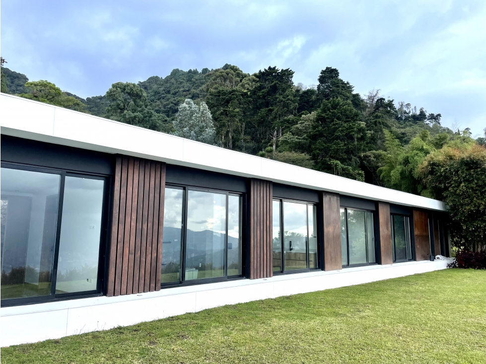 Exclusiva Casa en Venta en Las Palmas, Medellín | Diseño Moderno — foto 3