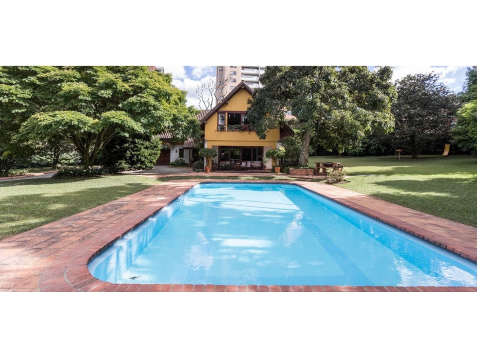 Beautiful Lot with charming house and nature in Sabaneta