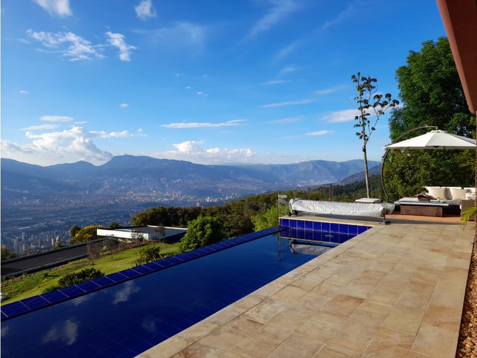 Casa de Lujo en Venta en El Poblado, Medellín | Vista Panorámica — foto 3