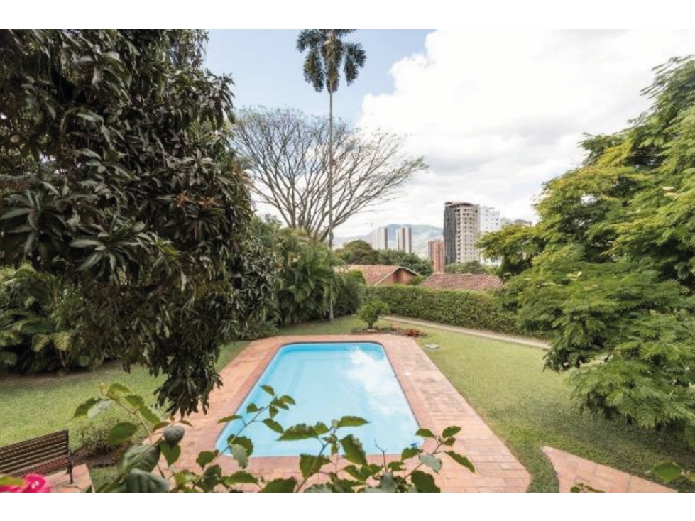 Beautiful Lot with charming house and nature in Sabaneta — foto 5