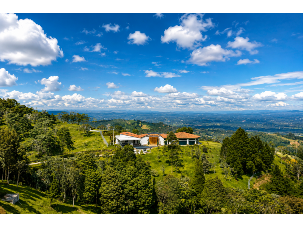 Mansión de Lujo con Vista Panorámica en un Lote de 10.000 m² — foto 3