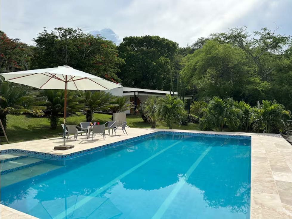 CASA CAMPESTRE CON PISCINA EN LA PINTADA | 11.800 M² DE TERRENO - 1