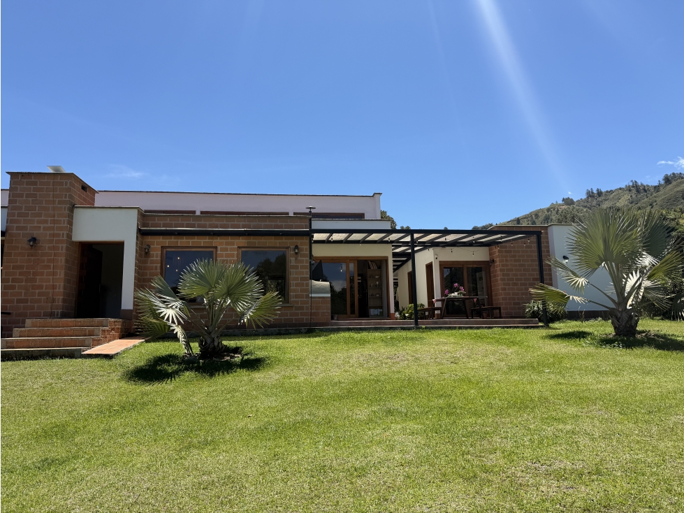 Casa Campestre de Lujo en Guarne | 3.300 m² de Naturaleza — foto 2