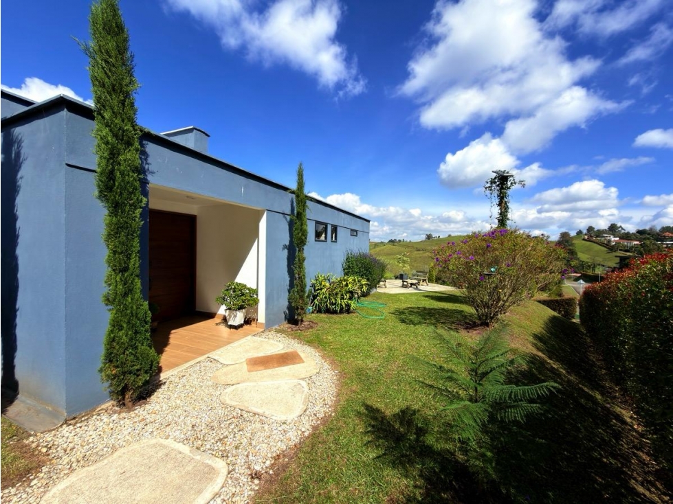Arquitectura hermosa, espacios amplios y gran zona verde en La Ceja — foto 3