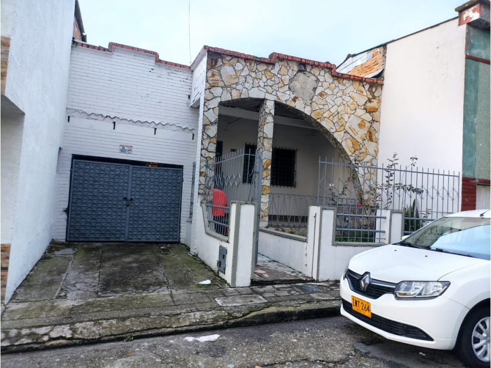 VENDO CASA LOTE IDEAL PARA TORRES DE APTOS EN CALARCAQ.