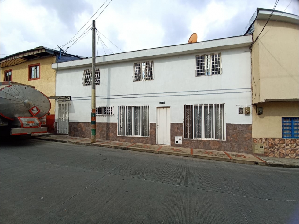 VENDO CASA DE DOS PLANTAS EN EL BARRIO LA ESPERANZA EN CALARCA Q.