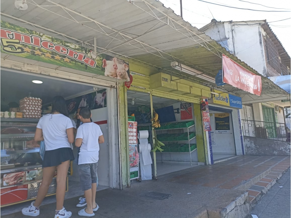 VENDO CASA ESQUINERA SOBRE AVENIDA 3 LOCALES Y VIVIENDA ACACIAS — foto 2