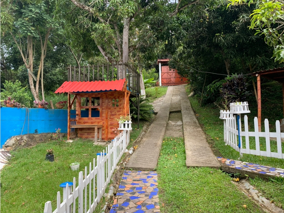 VENTA DE FINCA EN MESITAS - 3 CABAÑAS - 1