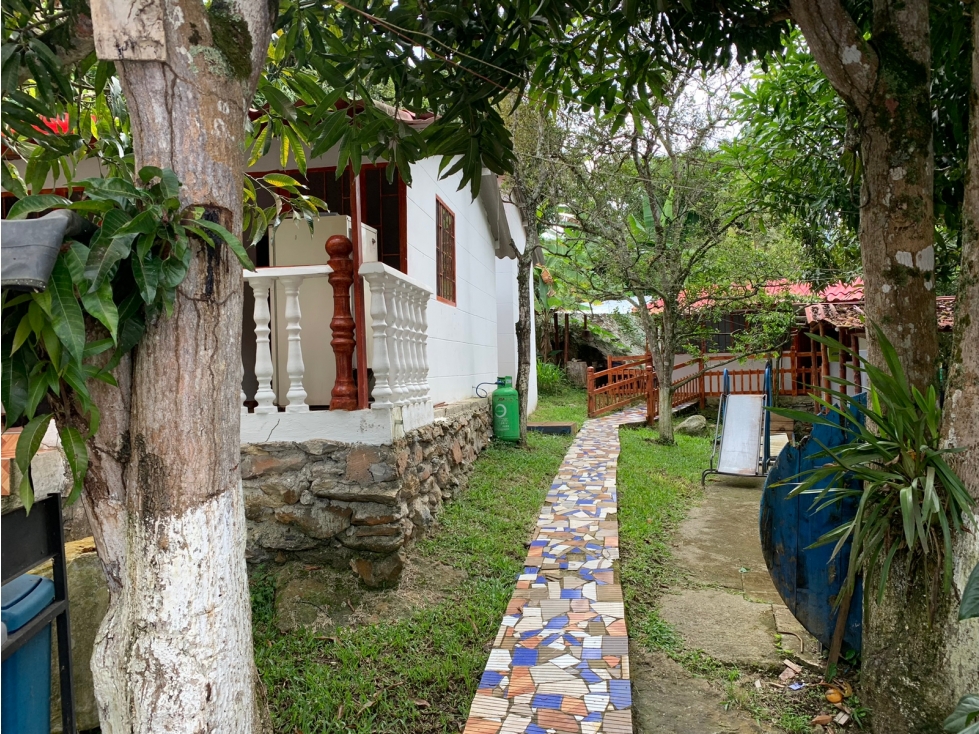 VENTA DE FINCA EN MESITAS - 3 CABAÑAS - 2