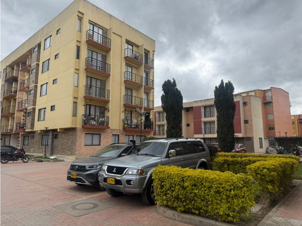 VENTA APARTAMENTO FUNZA CON ASCENSOR BIEN UBICADO - 3