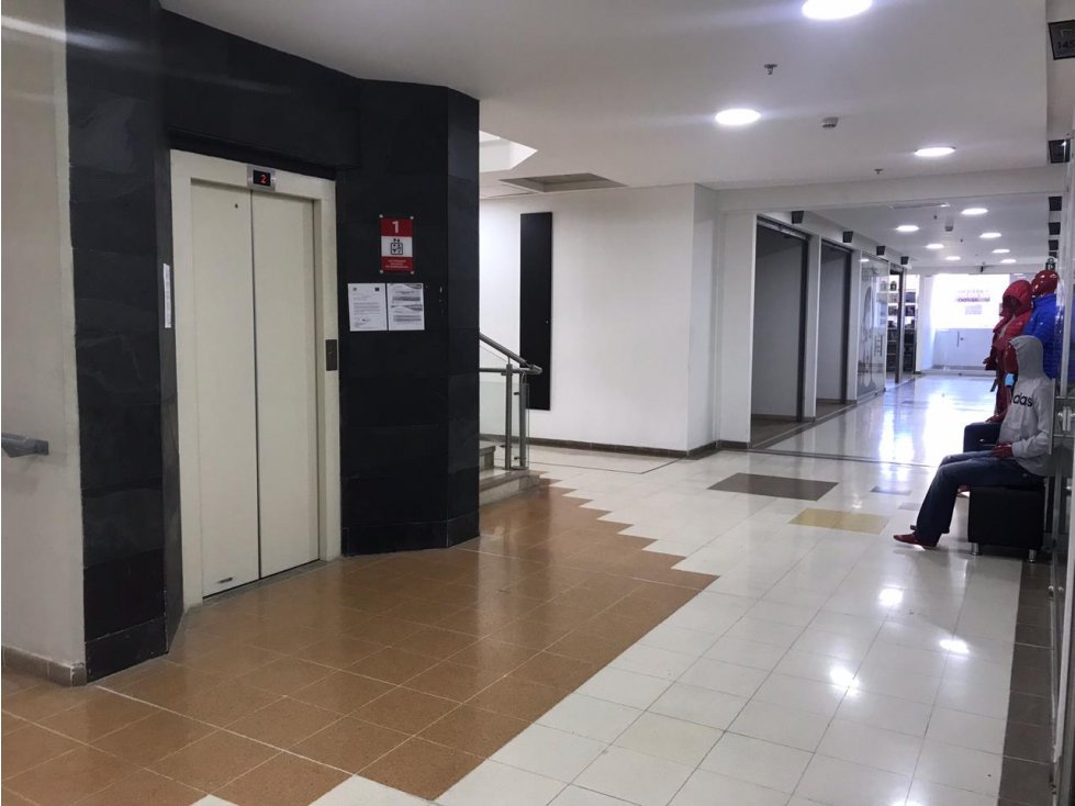 VENDO LOCAL COMERCIAL CC SAN FACON - 3