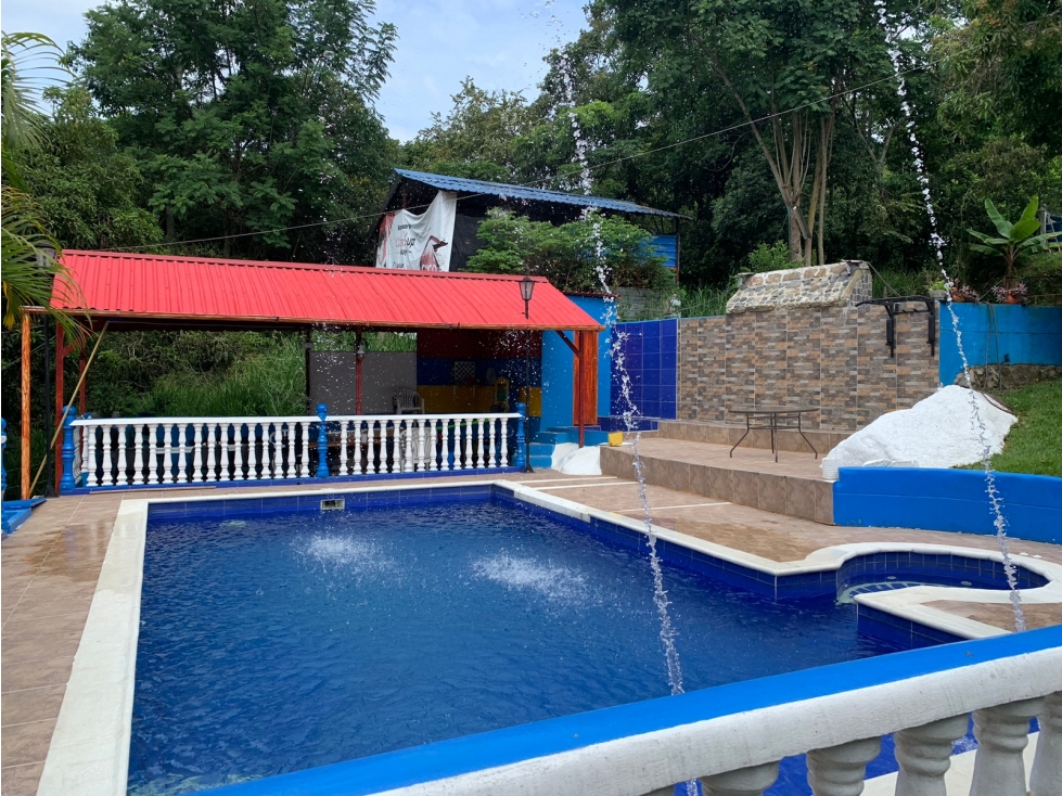 VENTA DE FINCA EN MESITAS - 3 CABAÑAS - 4
