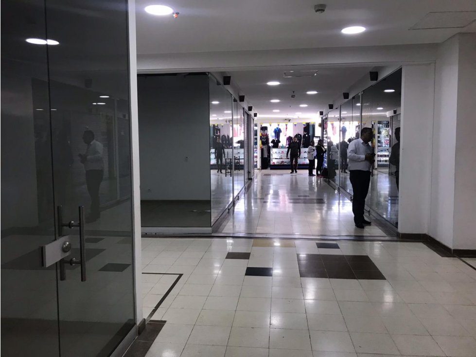 VENDO LOCAL COMERCIAL CC SAN FACON - 4