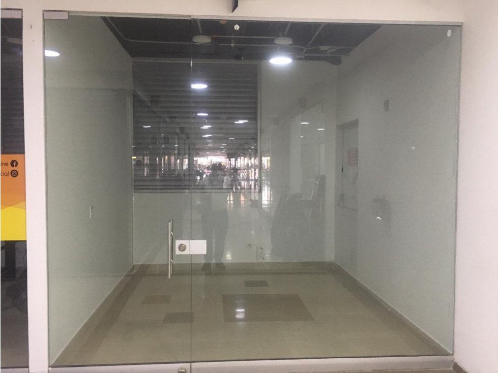 VENDO LOCAL COMERCIAL CC SAN FACON - 2
