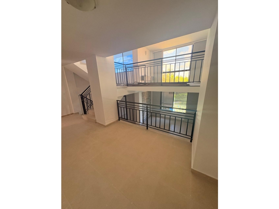 EN VENTA CASA CONJUNTO CERRADO AVENIDA 30 DE AGOSTO