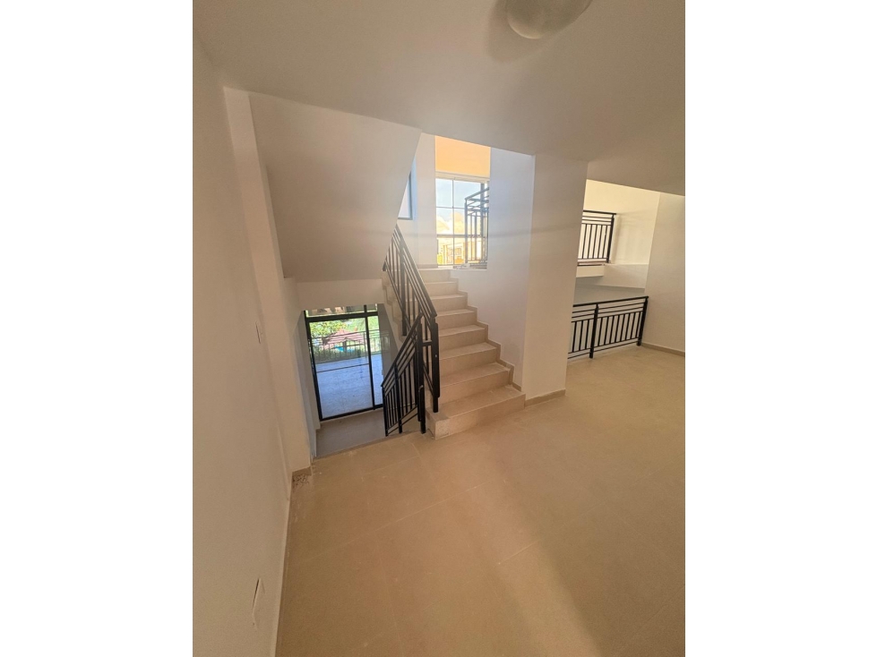 EN VENTA CASA CONJUNTO CERRADO AVENIDA 30 DE AGOSTO — foto 5