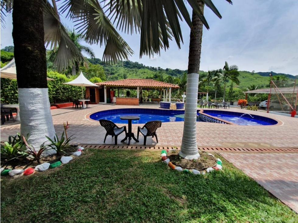 EN VENTA CHALET-HOTEL CAMPESTRE A PUERTA CERRADA - 2