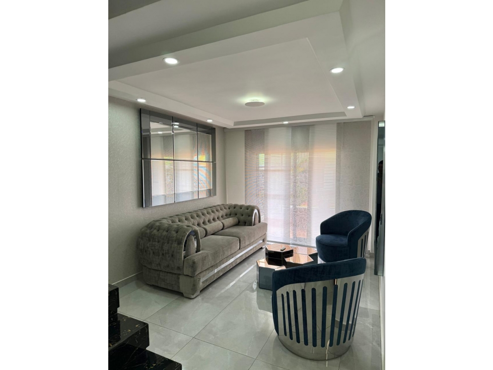 EN VENTA A PUERTA CERRADA CASA REMODELADA AVENIDA SUR
