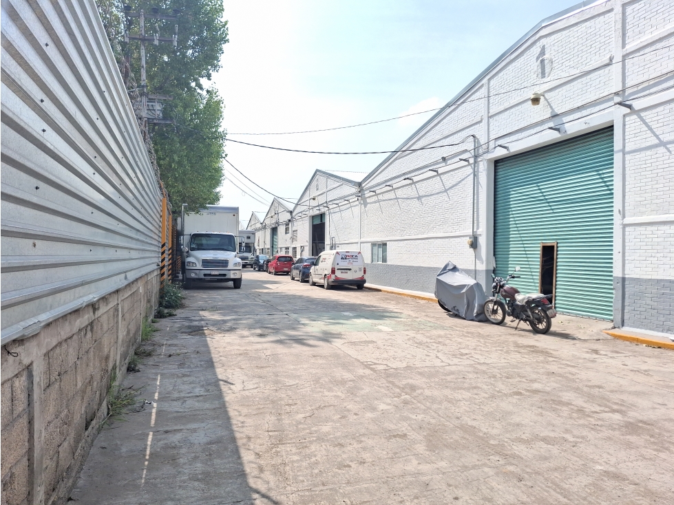 BODEGA DE 2,342M2 RENTA TLALNEPANTLA DE BAZ EDO. MEX. - 1