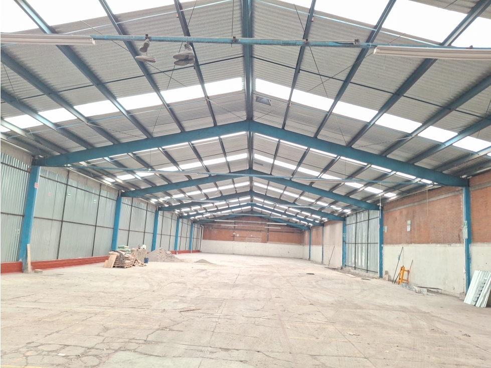 BODEGA DE 2,342M2 RENTA TLALNEPANTLA DE BAZ EDO. MEX. - 2