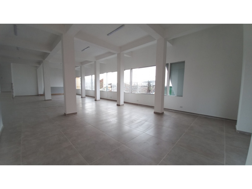 ARRIENDO LOCAL DE 200 M2 EN EL CENTRO DE PALMIRA - 3