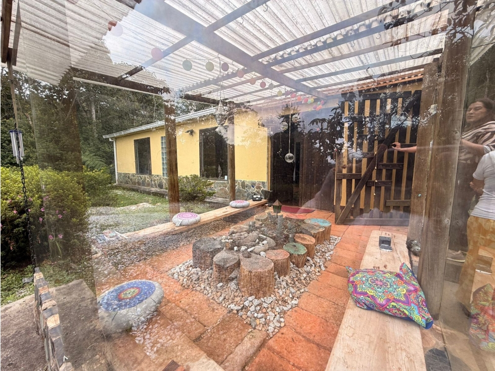 Venta Finca Santa Elena con domo glamping independiente