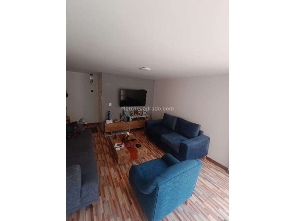 VENDO APTO CEDRITOS CAOBOS — foto 2